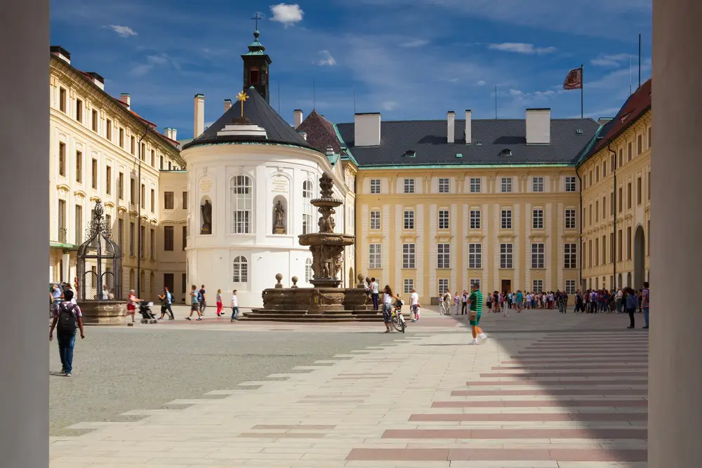 Cappella di Santa Croce con fontana barocca nel castello di Praga