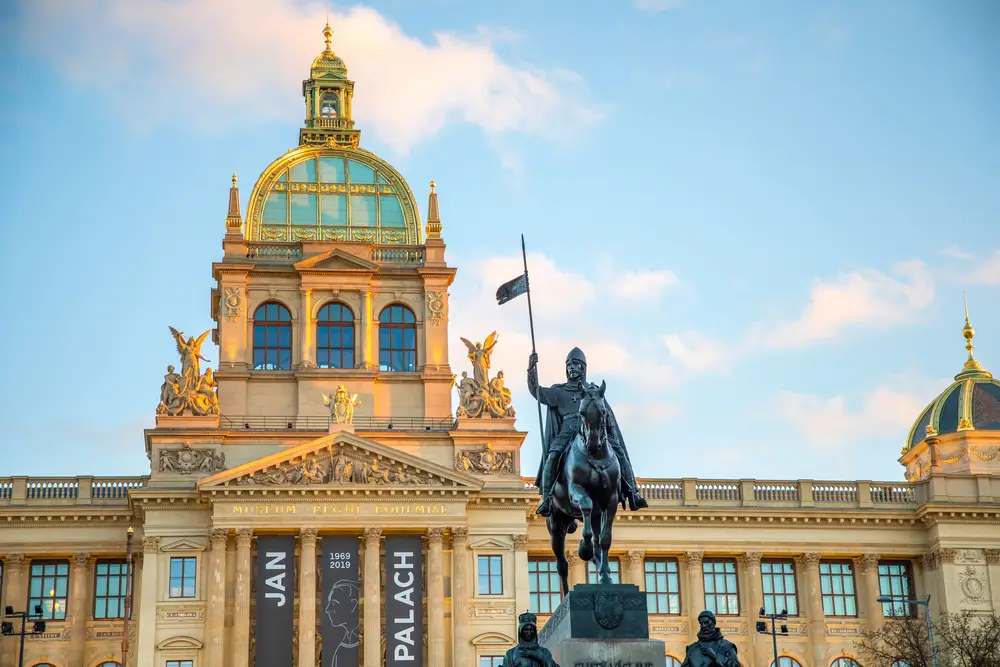 Statua Piazza San Venceslao Praga (1)