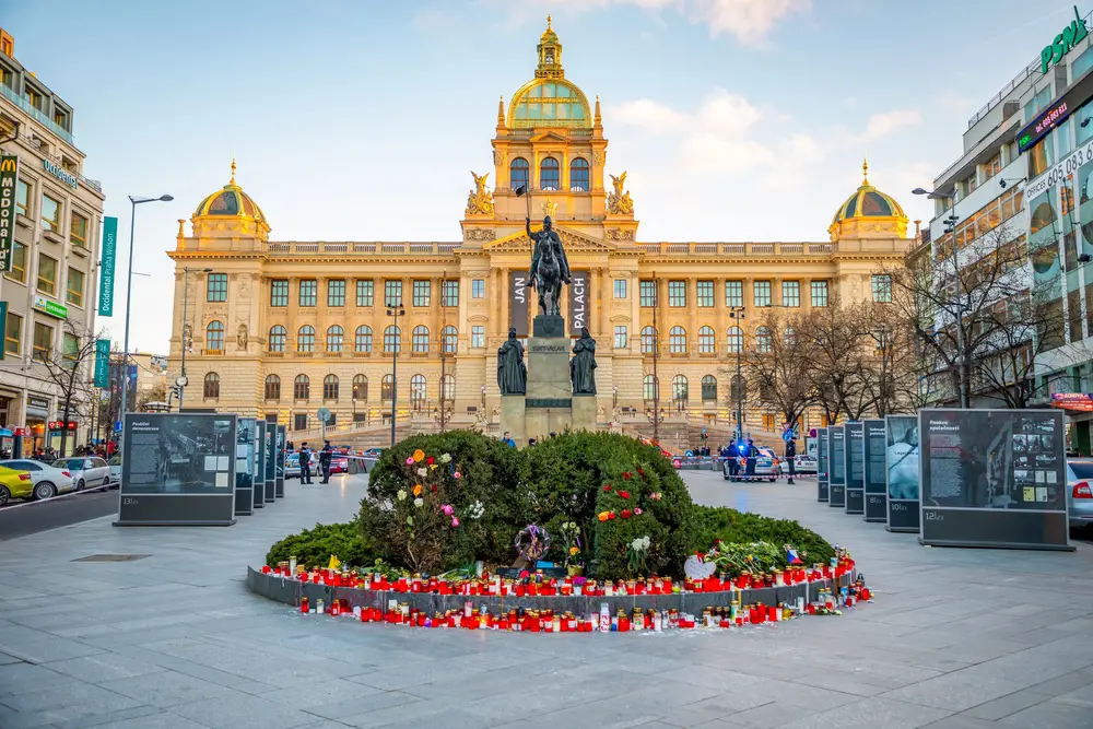 Statua Piazza San Venceslao Praga (5)