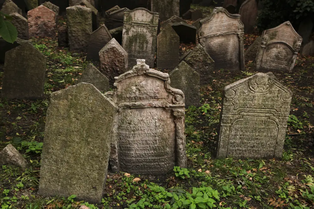 Vecchio Cimitero Ebraico Di Praga (3)