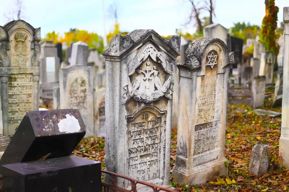 Vecchio Cimitero Ebraico Di Praga (6)