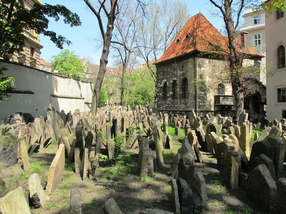 Vecchio Cimitero Ebraico Di Praga (7)